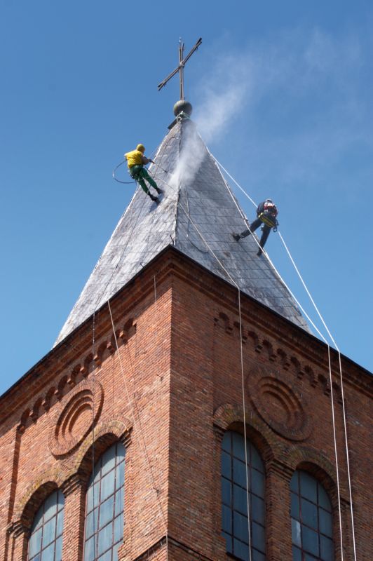 Local Church Roof Replacement pros at work